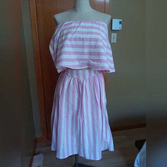 Off-the-shoulder ruffle blouse - Picture 2 of 4